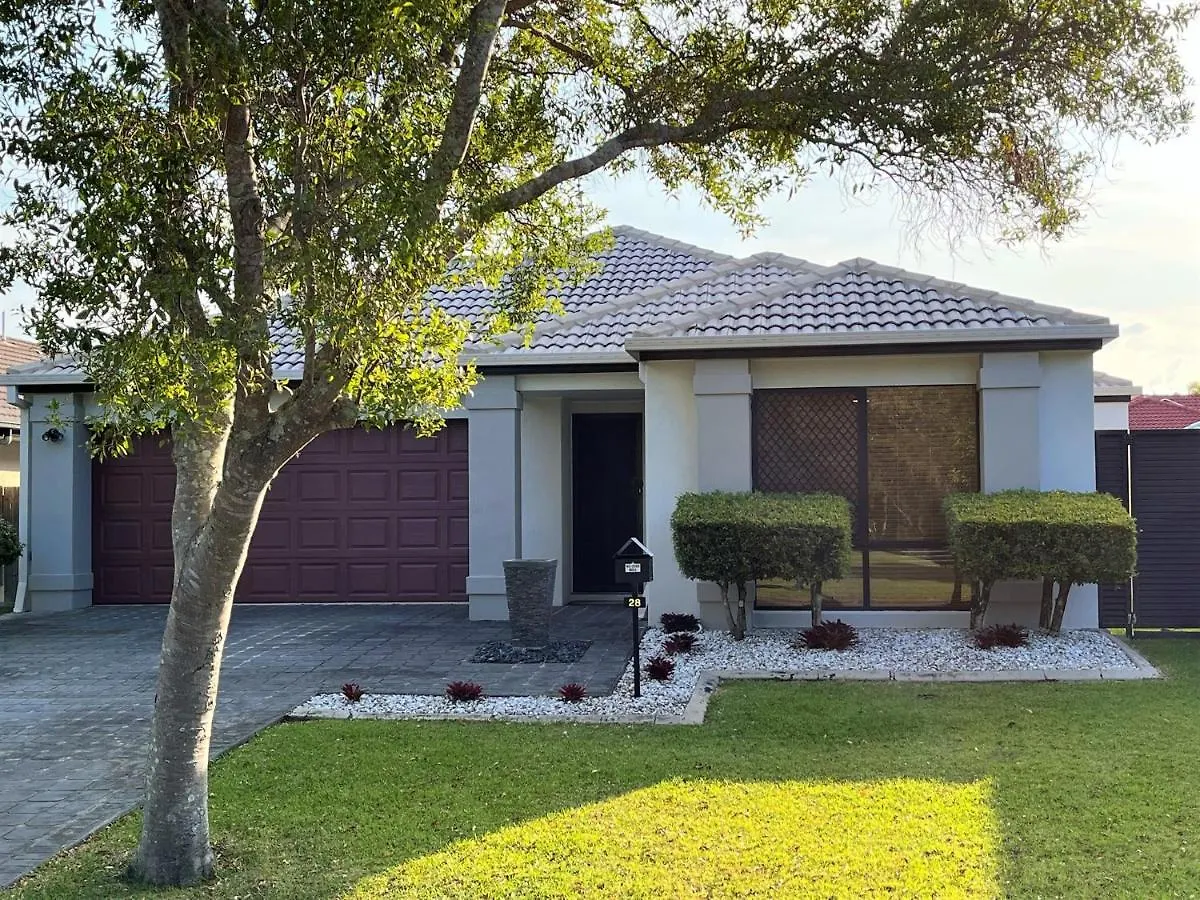 Сasa de vacaciones Pet Friendly 5 Bedroom Family Home W Pool At Caloundra Caloundra West Australia