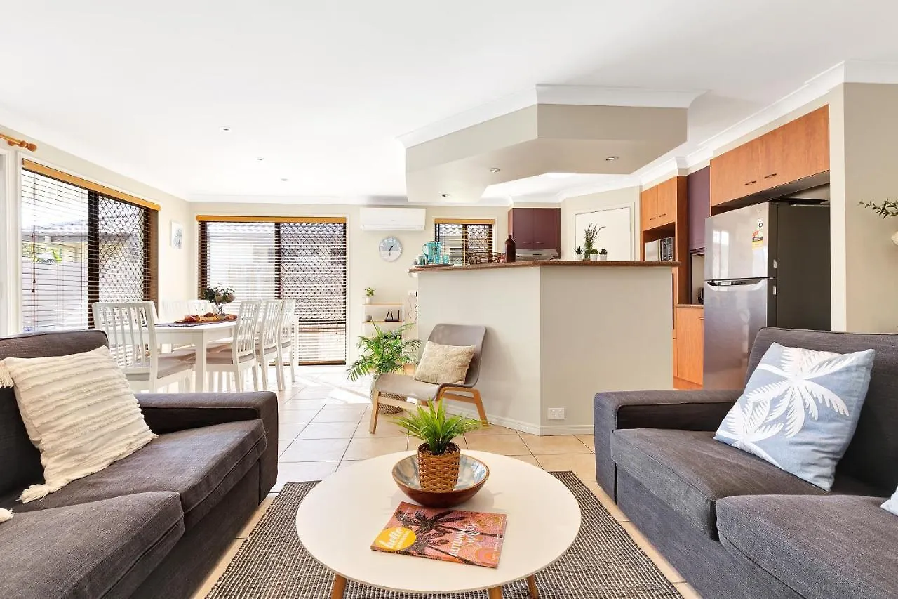 Сasa de vacaciones Pet Friendly 5 Bedroom Family Home W Pool At Caloundra Caloundra West