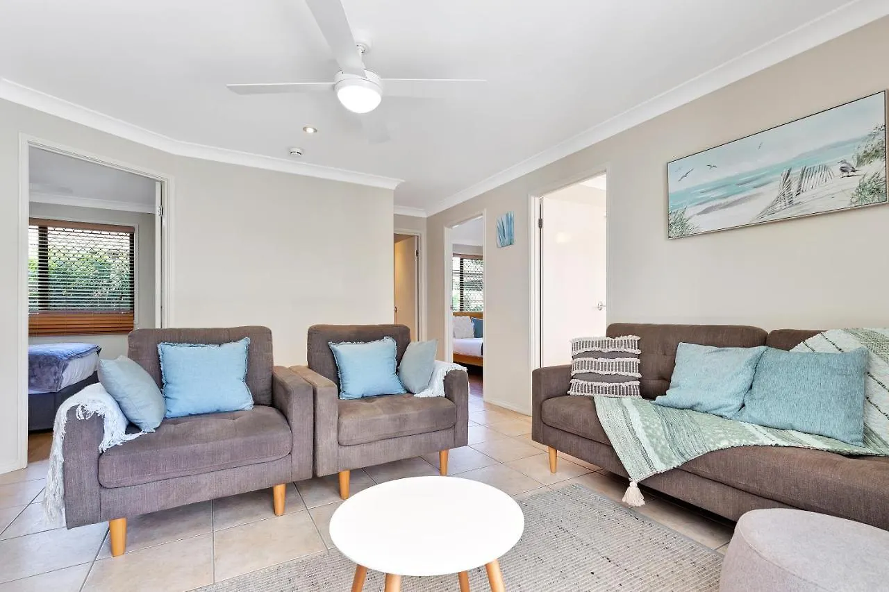 Pet Friendly 5 Bedroom Family Home W Pool At Caloundra Caloundra West Сasa de vacaciones
