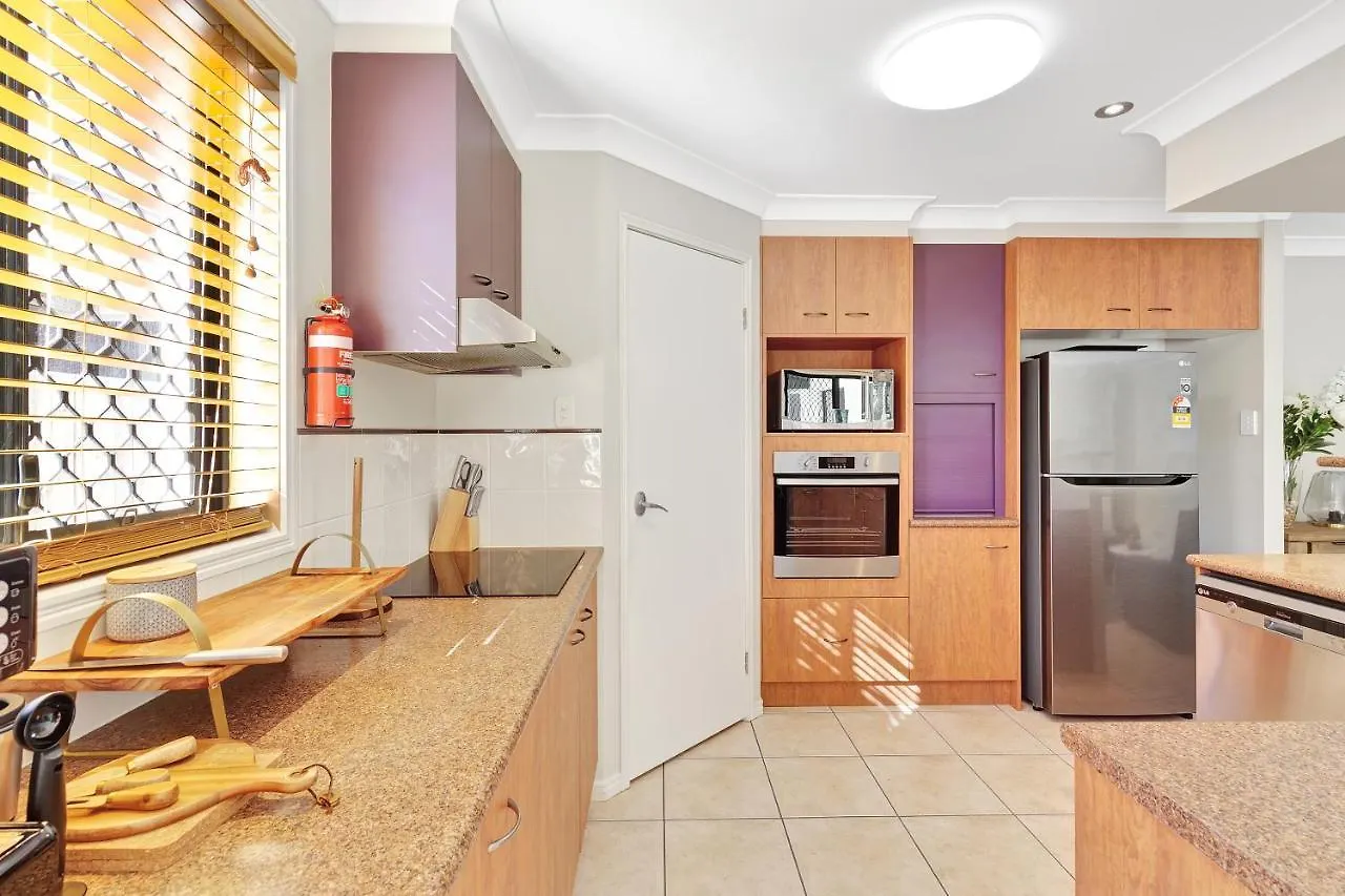 Сasa de vacaciones Pet Friendly 5 Bedroom Family Home W Pool At Caloundra Caloundra West