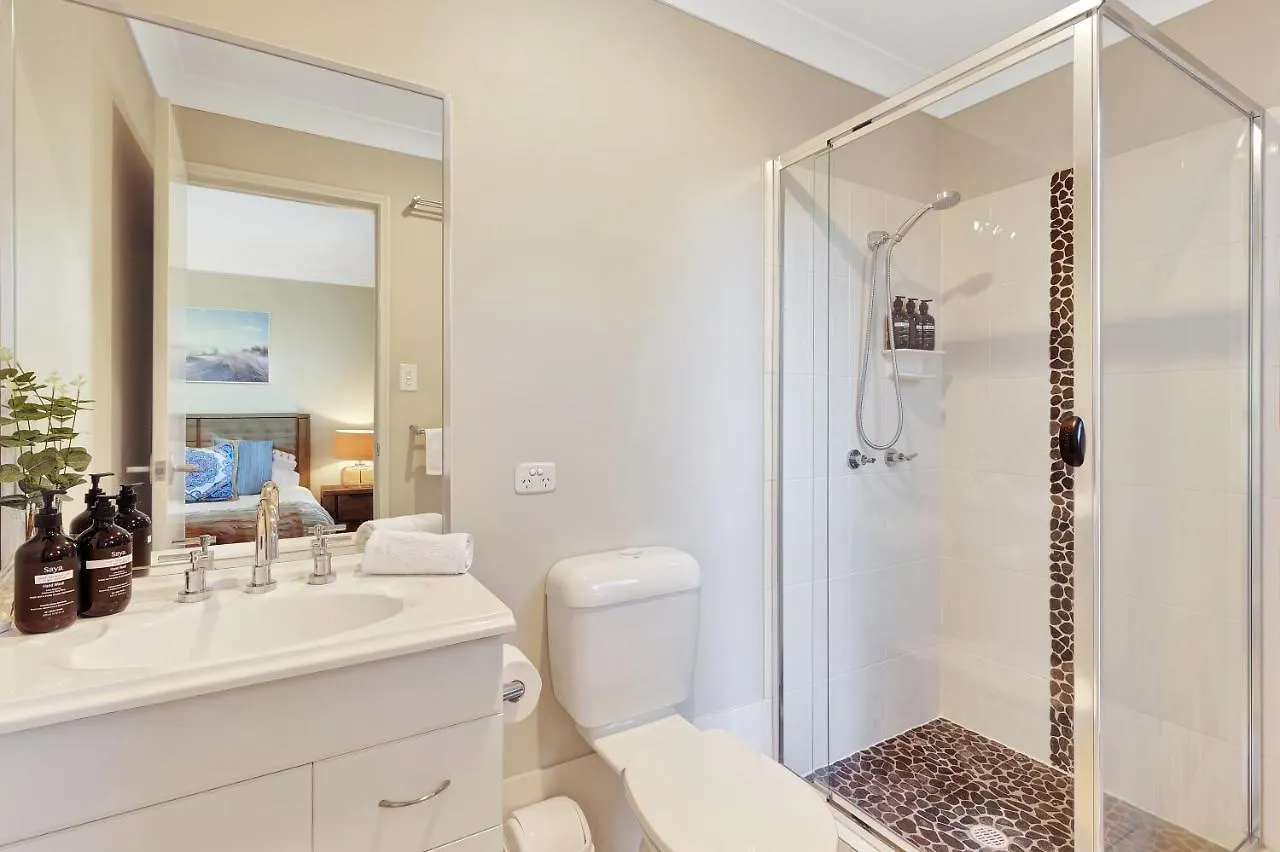 Pet Friendly 5 Bedroom Family Home W Pool At Caloundra Caloundra West Сasa de vacaciones
